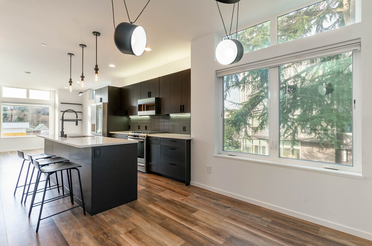 Foto principal - 5450 Delridge Way SW