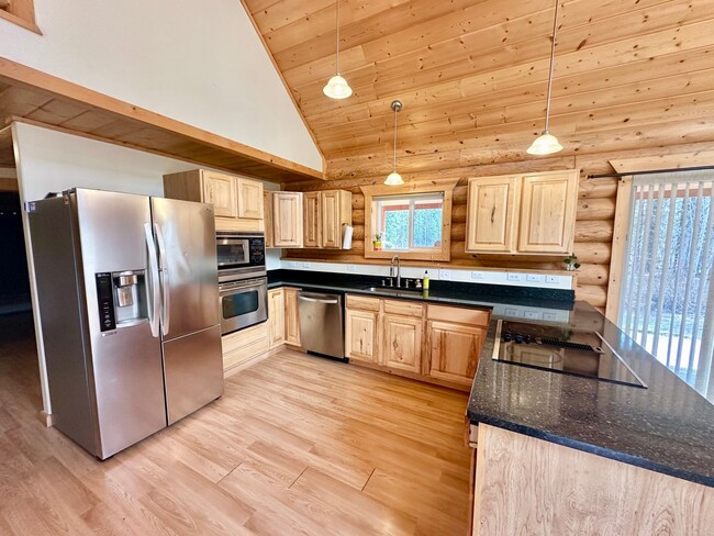 Foto del edificio - CHARMING LOG HOME!