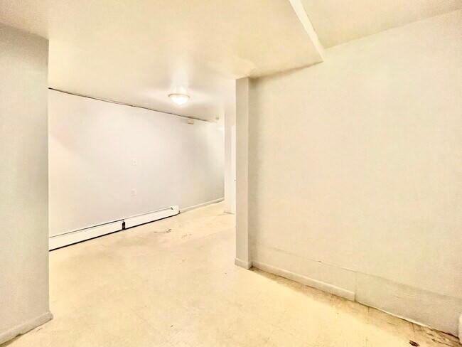 Building Photo - 2948 W Nelson St