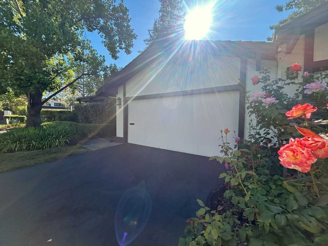 Primary Photo - 3br/2.5ba Two Story Townhouse in Sharon He...