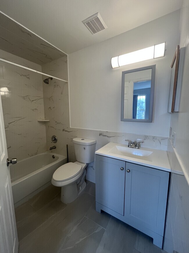 Photo - 20 Ashby Lane3 - Upstairs Master Bed Front Townhome