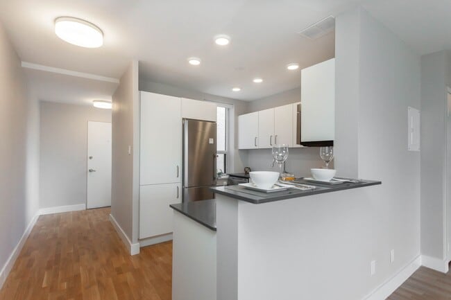 Photo du bâtiment - 2400 Bathurst St