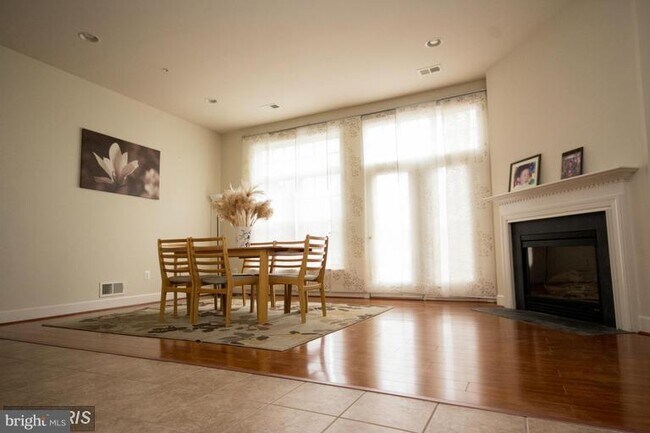 Building Photo - 23923 Catawba Hill Dr