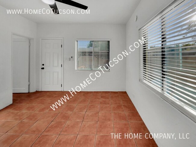 Foto del edificio - Charming 1-Bedroom Home Near UofA – Modern...