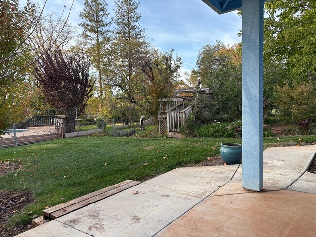 Foto del edificio - 5619 Cherry Ln