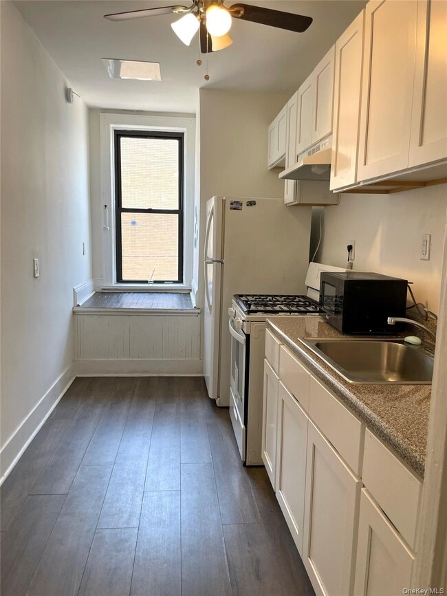 Building Photo - 246 Jericho Tpke