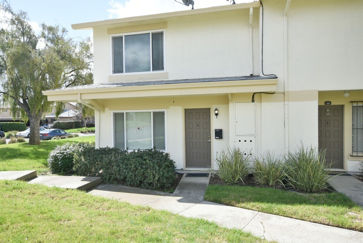 Primary Photo - Bright Updated 2 Bedroom 1.5 Bath North San Jose Condo