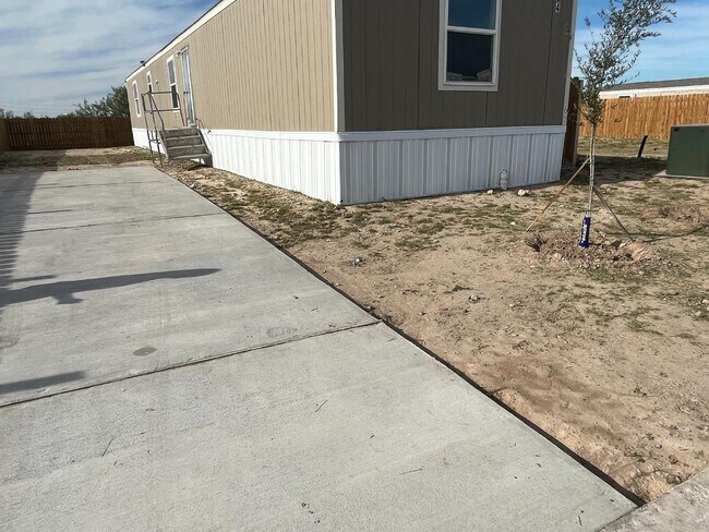 Building Photo - 124 Cutleaf Ct