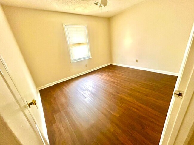 Building Photo - 4425 Torrance Dr NW