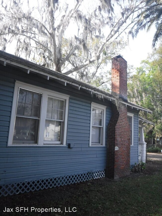 3 br, 1 bath House - 594 E 60th St photo'