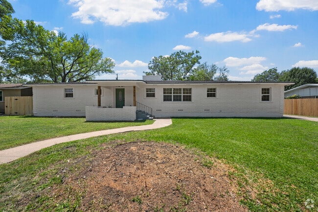 Building Photo - 4100 N 30th St