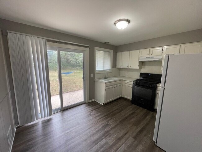 Foto del edificio - Fresh Rehabbed Unit in Allendale 2 Bed 1 Bath