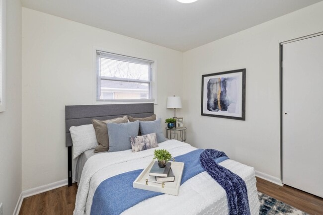Photo - 2121-2123 Fairfax Road Apartment