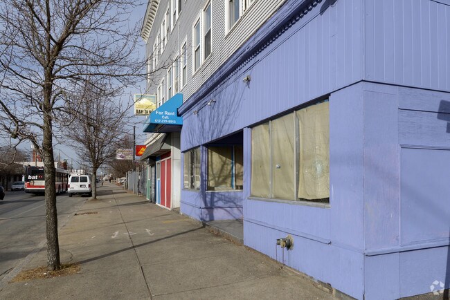 Building Photo - 1002 Main St