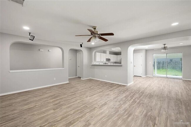 Foto del edificio - 2020 Andrea Ave