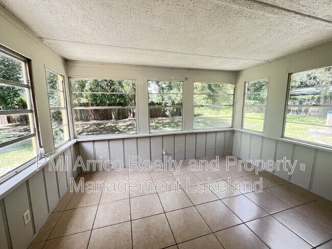 Foto del edificio - 829 W Carole St