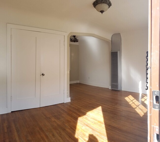 Foto del edificio - 440 N Lake St