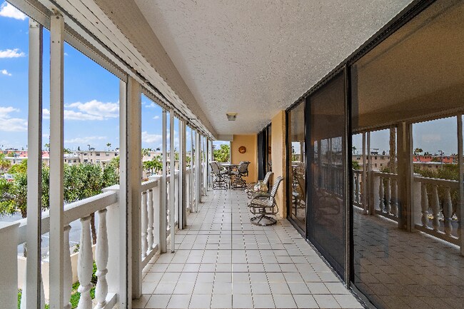 Building Photo - 6650 Sunset Way