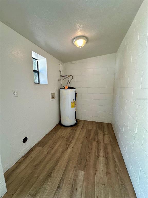 Foto del edificio - 647 NE Waldo Rd