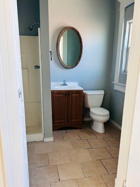 Foto principal - 709 E Yandell Dr