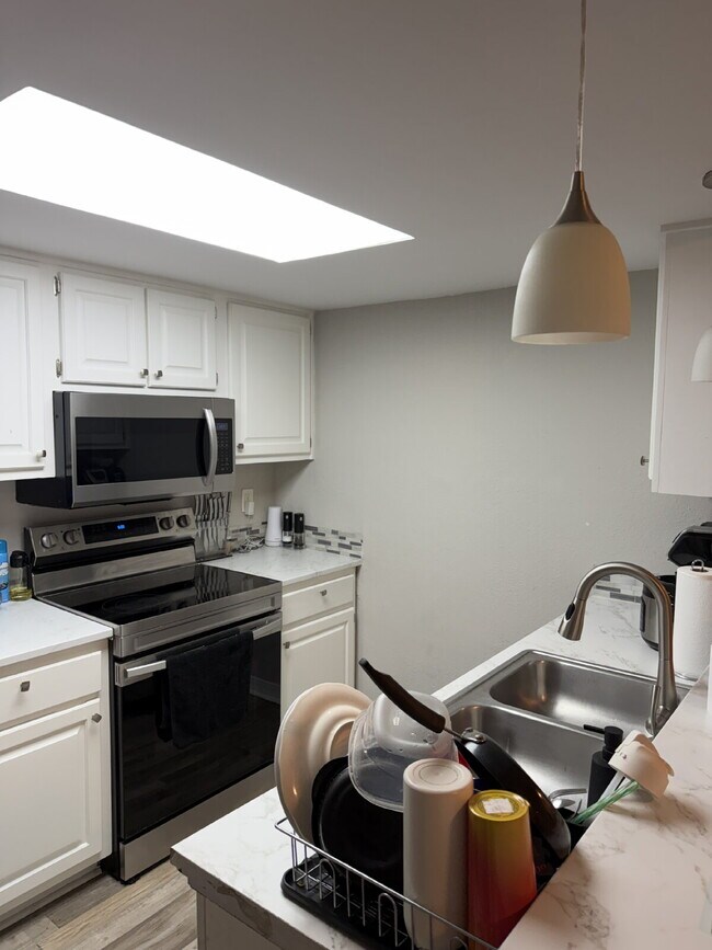 Foto del edificio - 7665 Jana Ln S