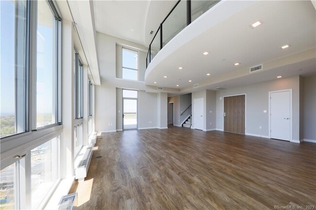 Building Photo - 850 Pacific St