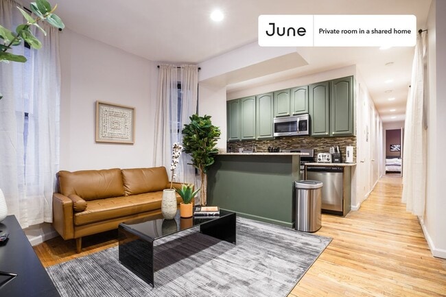 Building Photo - Private bedroom in 4 bed/2 bath Home
