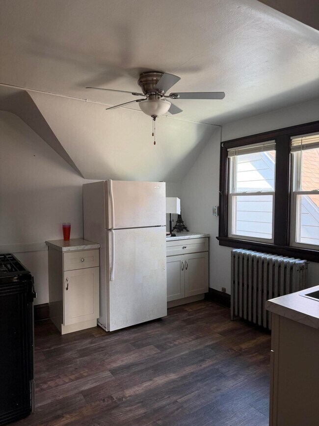 Building Photo - 3647A E Munkwitz Ave