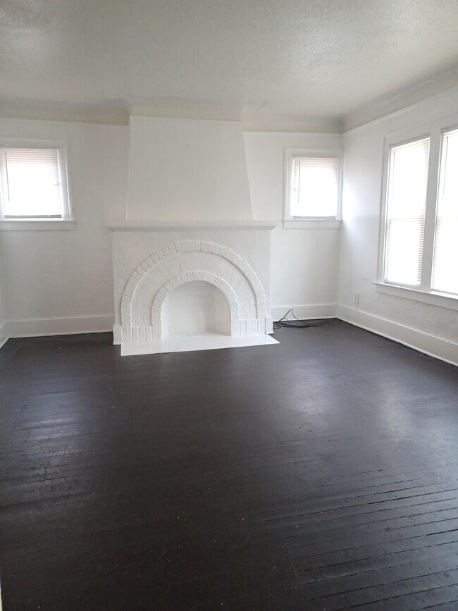 Building Photo - 16127 Princeton St