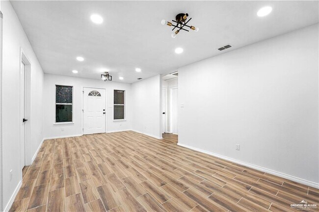 Building Photo - 14 1st St