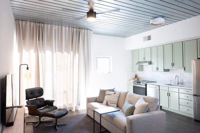 Building Photo - 620 Glen Iris Dr NE