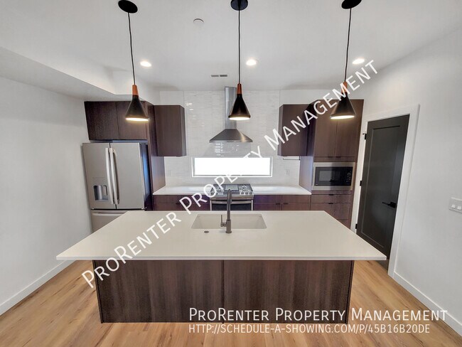 Building Photo - Baseball District 3 Bed, 3.5 Bath SLC Town...