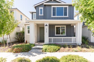 Building Photo - 2742 Bella Cir
