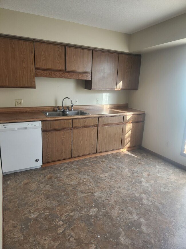 Building Photo - 2 Bedroom Townhouse near Parkview Regional...