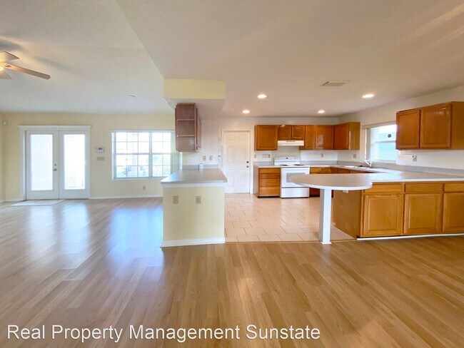 Building Photo - 1721 Essex Ln