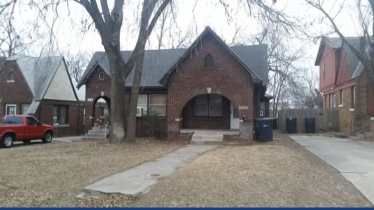 Giant covered front porch - 2416 NW 11th St