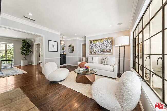 Foto del edificio - 2107 Coldwater Canyon Dr