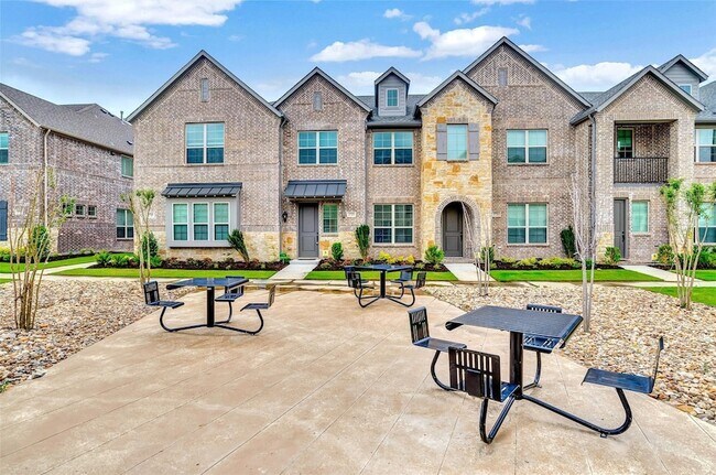 Foto del edificio - 2723 Vista Park Ln