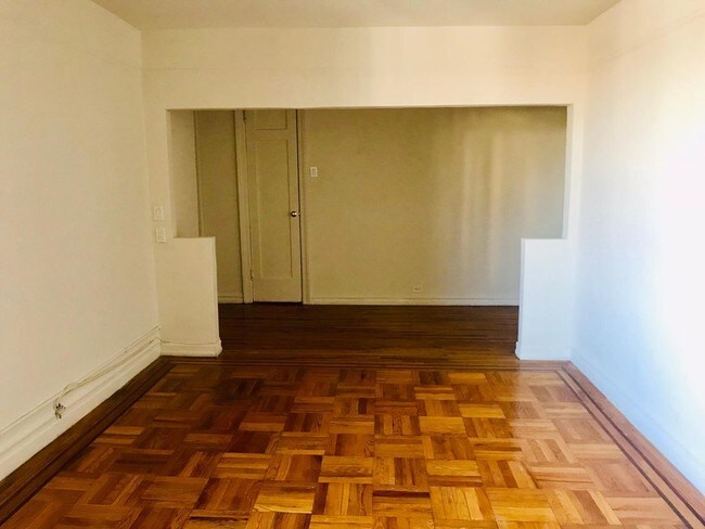 Building Photo - 3204 Holland Ave