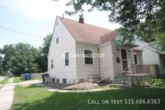 Building Photo - 4201 SW 9th St