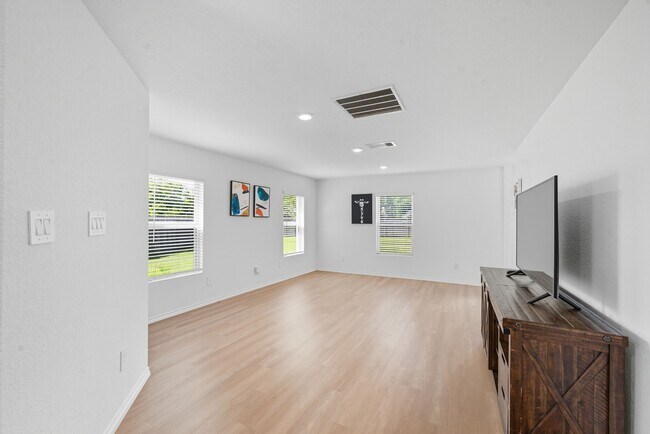 Building Photo - 32506 Orchard Haze Dr