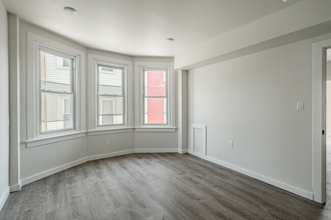 Foto del edificio - 324-326-326 Darby Rd