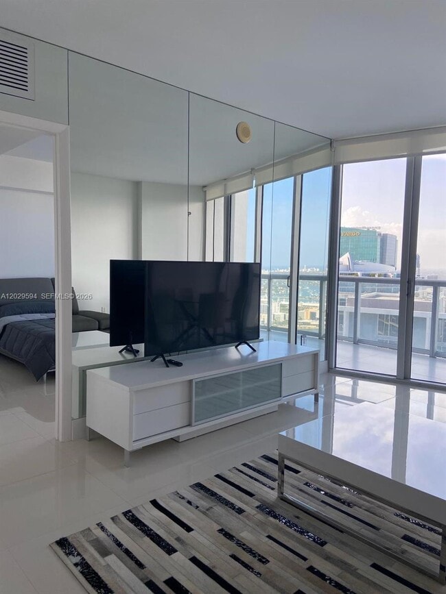 Building Photo - 495 Brickell Ave