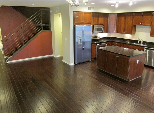 Kitchen - 526 W 1st St