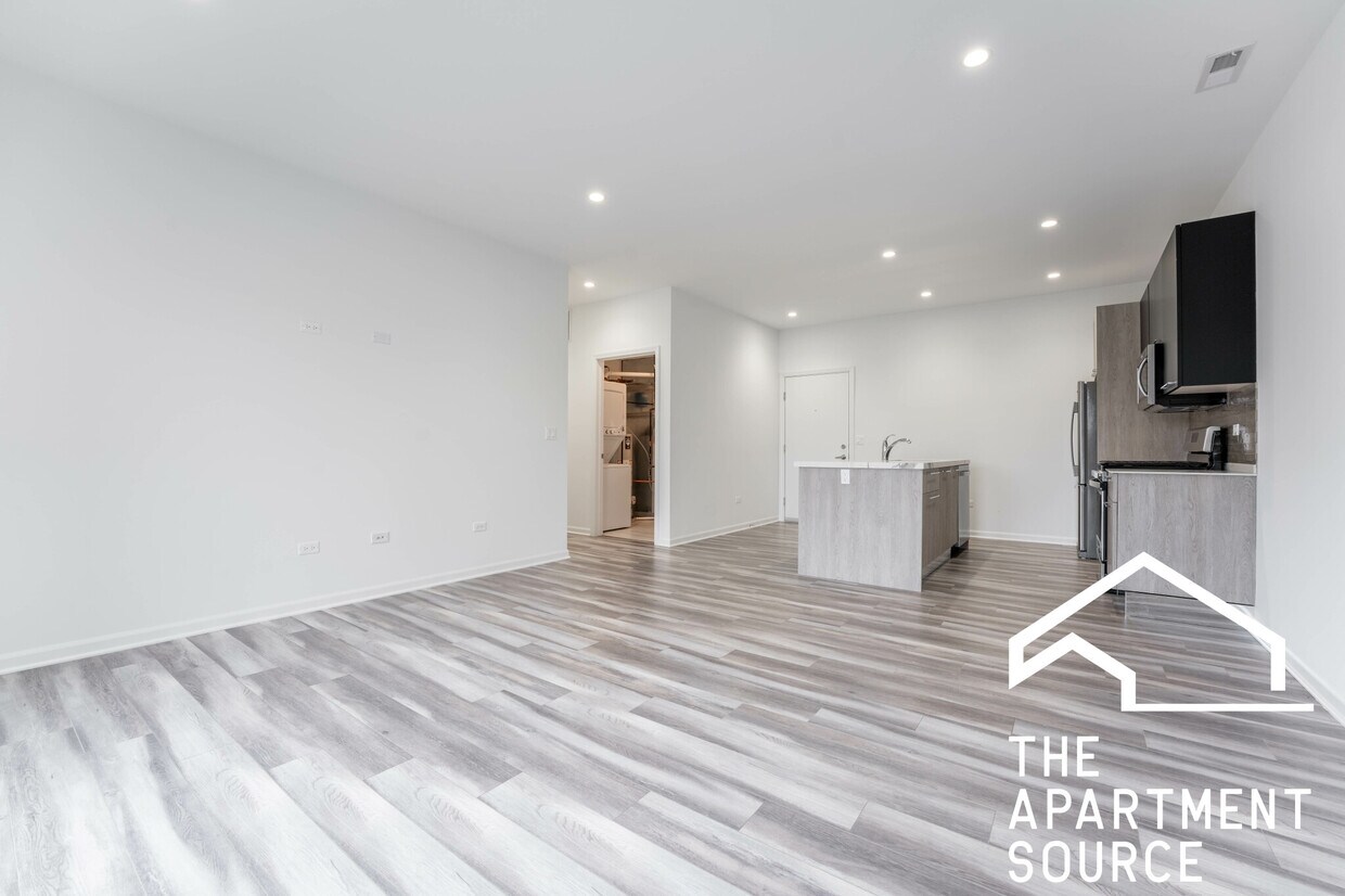 Foto principal - 2533 W Fullerton Ave