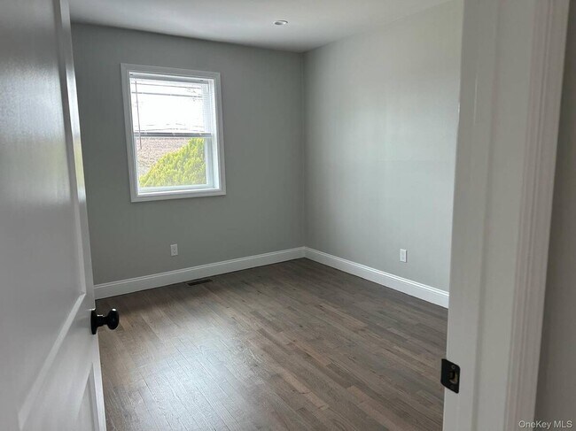 Foto del edificio - 99 N Railroad Ave