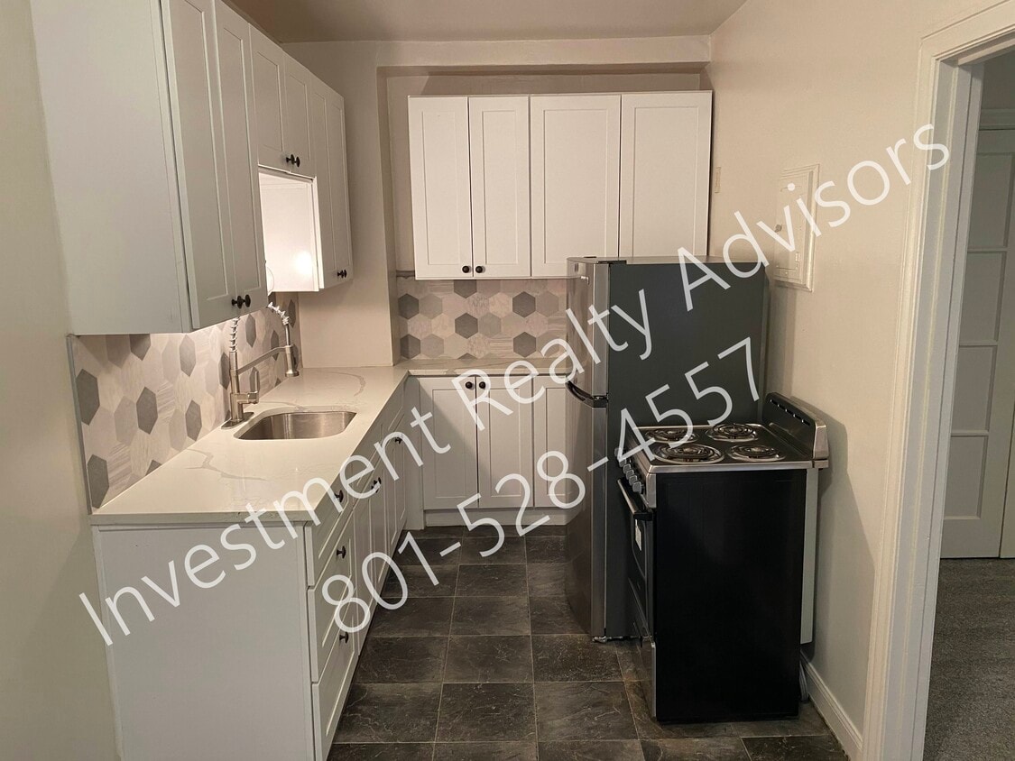 Primary Photo - 141 E 1st Ave