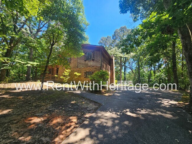 Foto del edificio - WOW! GORGEOUS HOME / PARTIAL FINISHED BASEMENT / RESORT STYLE POOL/ ALEXANDER HIGH SCHOOL
