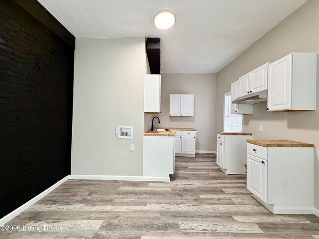 Foto del edificio - 1917 W Madison St