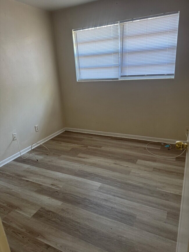 Foto del edificio - 4839 Rochdale Rd